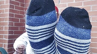 Toe wiggling and sole crossing (2025)