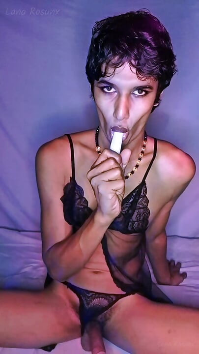Femboy asiatique mignonne, masturbation en solo et taquinage