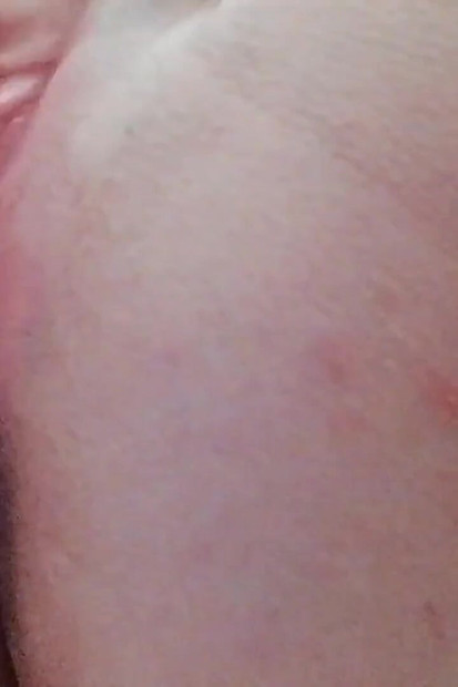 Rất nhiều nước bọt trên âm hộ của tôi