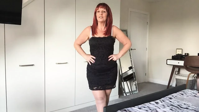 Hot UK step mum shows all