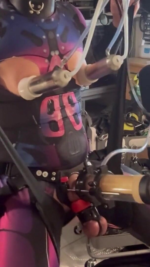 Automatic Milking the Fag Slut Whore Slave Bitch Milking Machine Cum Extraktion | Clip 1