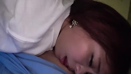 Gadis pesta liar ini dientot habis-habisan sampai dicrot di dalam sama kontol besar sampai matanya merem melek