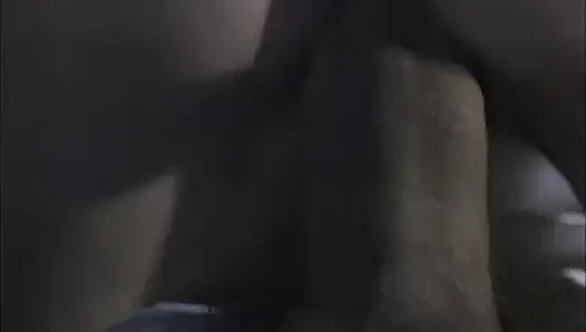 Dia meniduri temannya sambil memberi pacarnya blowjob