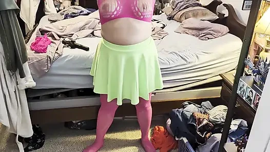 Heiße Ehefrau Probiert Neues Outfit an!