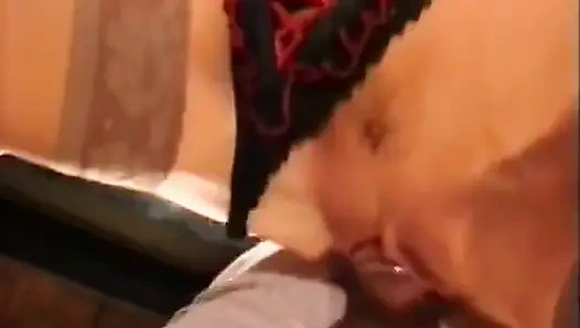 Пара парижан трахается перед фильмом о заднице.