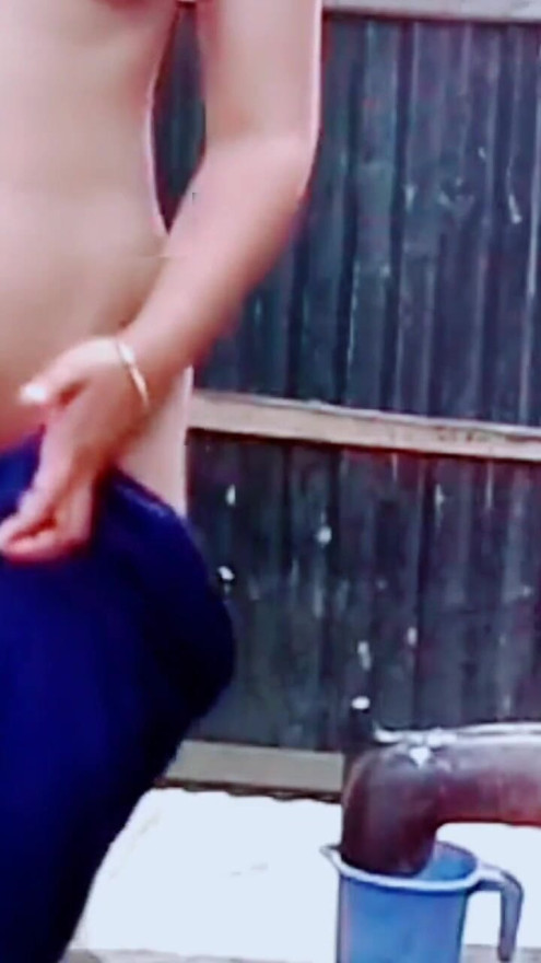 The neighbor saw me taking a bath, showing my friend dancing and masturbating together. | Clip 1