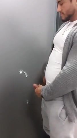 muscle guy jerk off and cum