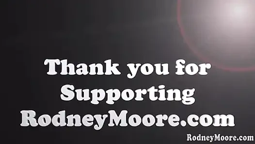 Büyük memeli ateşli bebek yutuyor