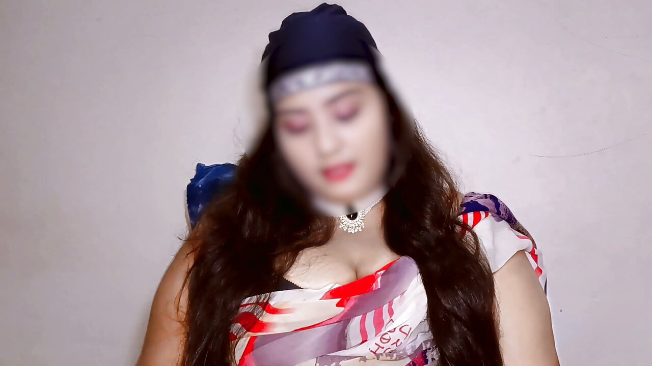 Sexo muy caliente con una hermosa madrastra del pueblo Todos disfrutan.