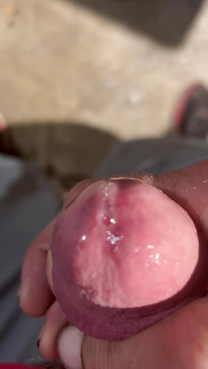 Je me caresse la bite
