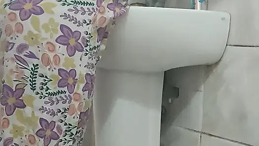Kurasa aku agak sange saat mesra-mesraan di ruang tunggu.