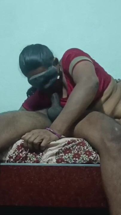 Telangana Hema tante doet bowlojab har vriendje coke | Clip 1