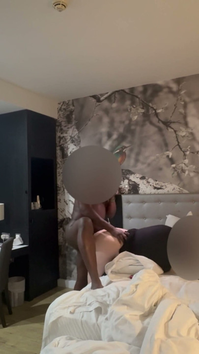 Îmi fut sora vitregă în camera mea de hotel | Clip 3