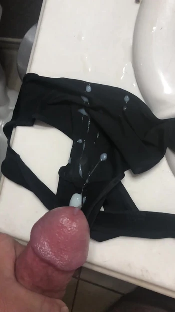 Cum shot on wife’s dirty panties!