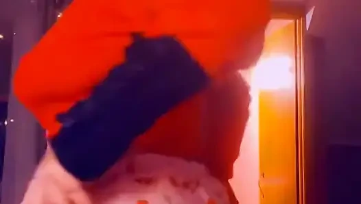 Lupakan siapa kita untuk satu malam