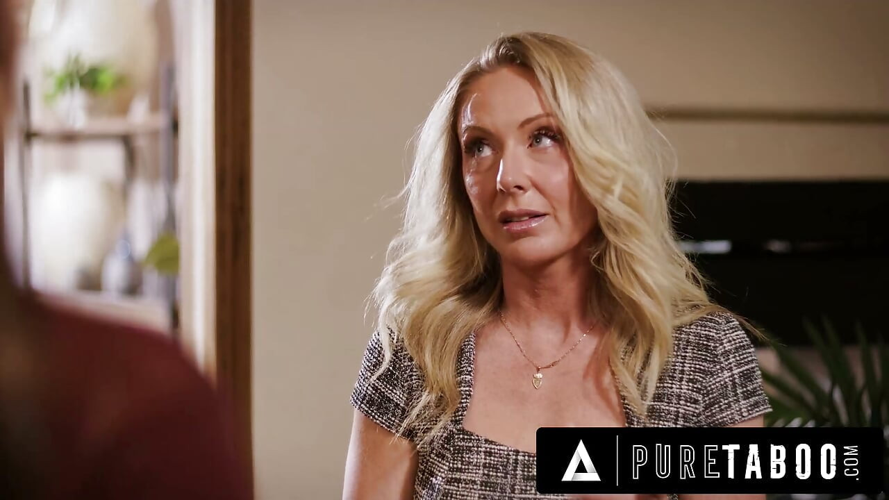 PURE TABOO Извращенец обманывает девственную падчерицу Ису Беллу, пока его жена ждёт в машине