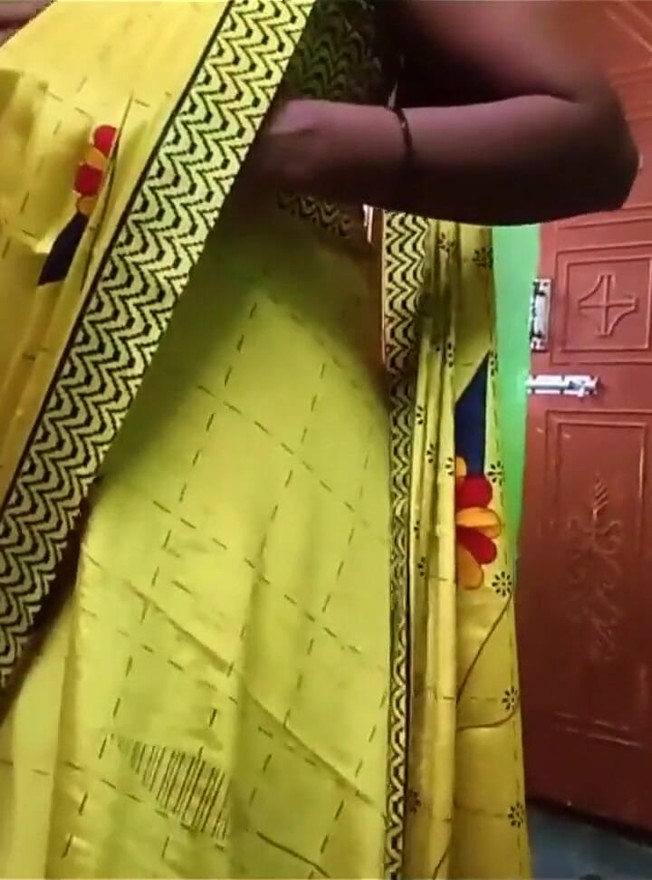 Ammu Showing Big Boobs and Changing the Saree