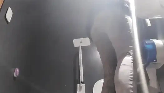 Ты смотришь на меня иду в ванную