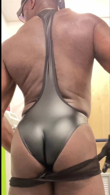 Preview: Big Muscle Butt & Kink Gear Lat Spread