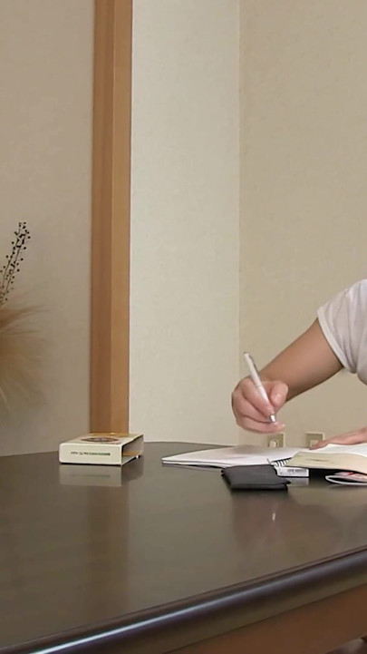 Japanische haus-MILF braucht einen jungen schwanz, um ihre nasse muschi zu ficken