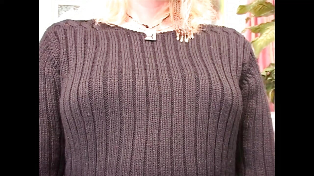 Nakabposh chodne layak mammi ki tin logon vali chudaee choot chudaee