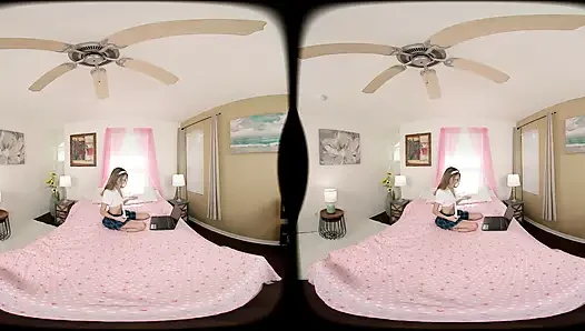 FORBVR - твоя 18-летняя миниатюрная сводная сестренка - кам-модель, и ей нужен твой член в видео от первого лица!