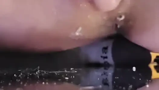 Istri ngomong kotor muncrat tiga kali di panggilan video