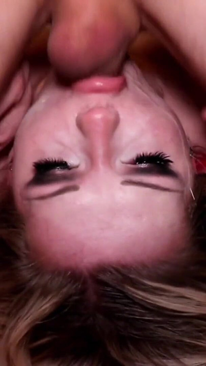 A szőke orosz tini ribancot arcon basszák és 69 torkot kap | Klip 2