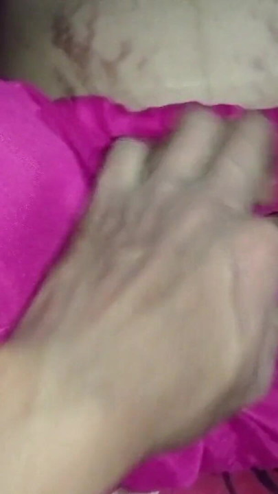 Epický okamžik z "Desi bhabi ka velká prsa a prsatá kundička."