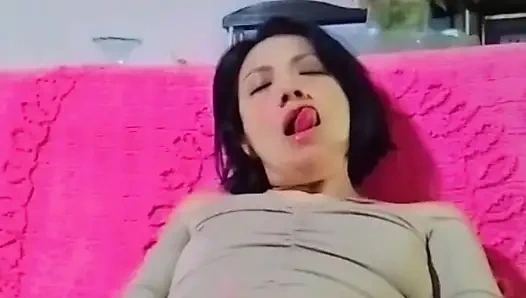 Mau ketemu sekretaris seksi? Nikmati dulceivanka