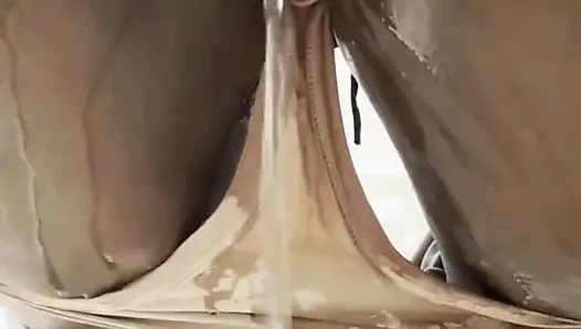 Kompilasi cewek ini kencing di toilet kantor - pov