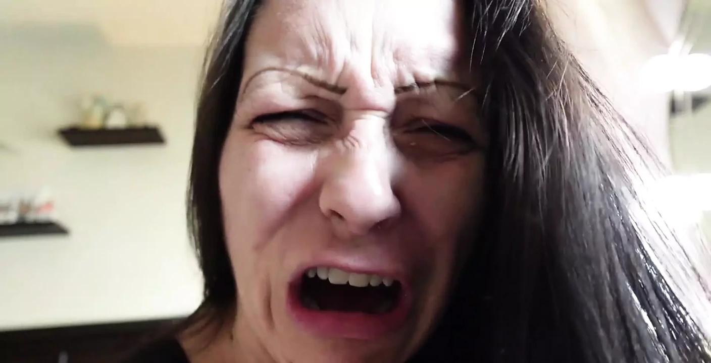 来吧，让我在你脸上大叫，这样你就能听到你是多么可悲！