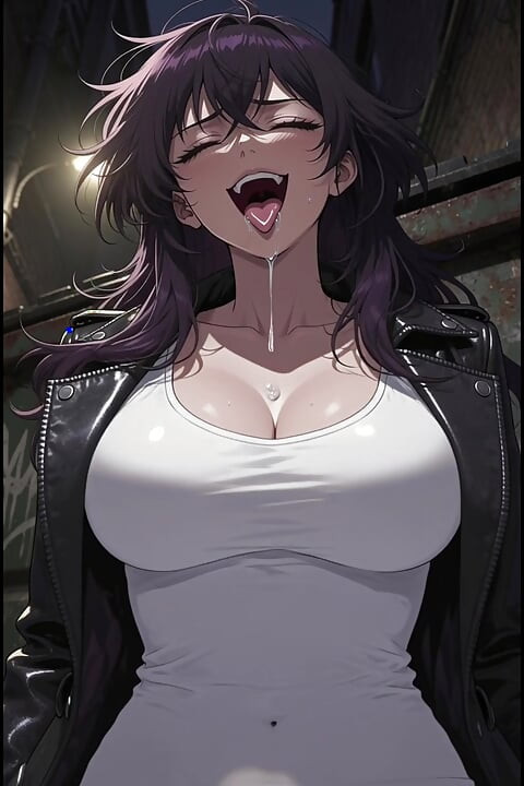 O femeie misterioasă anime pe aleea laterală te seduce