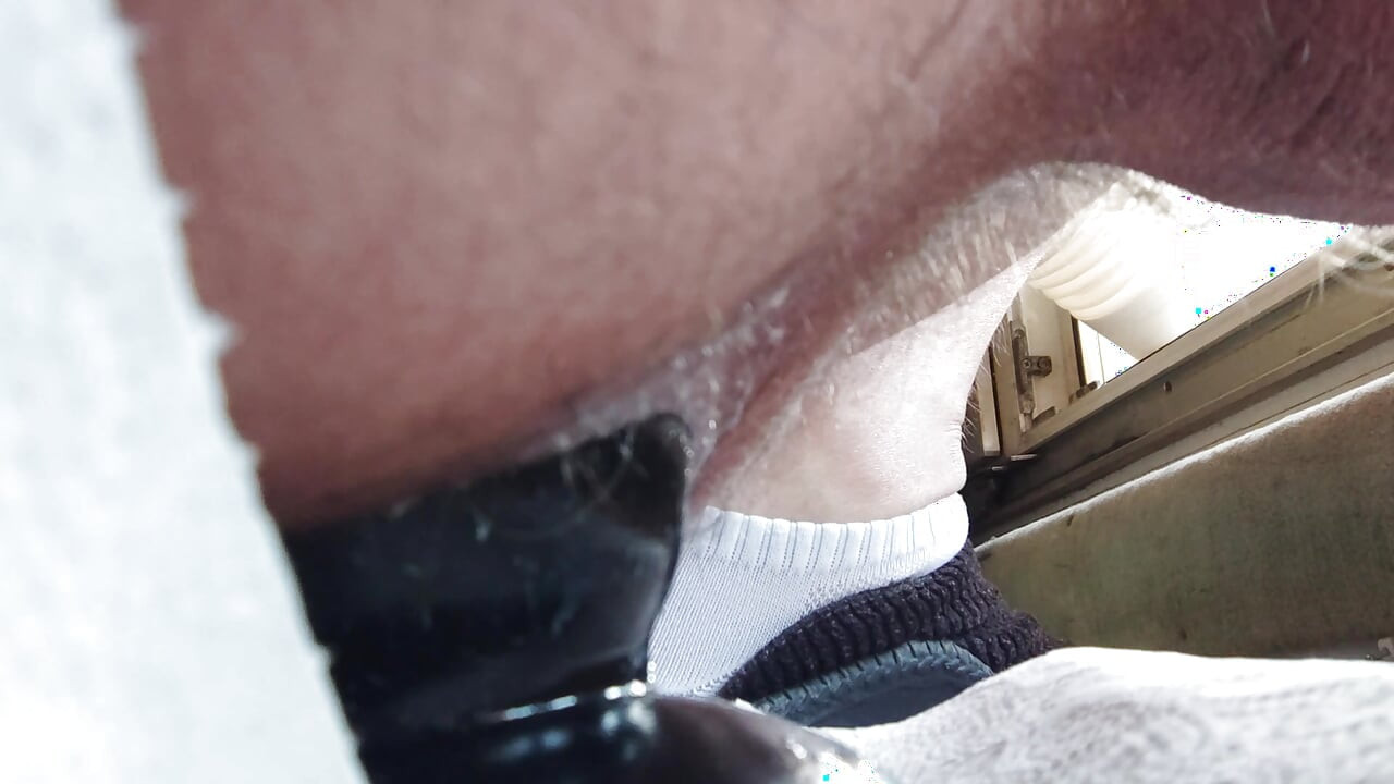 Plug anal em close-up do lado