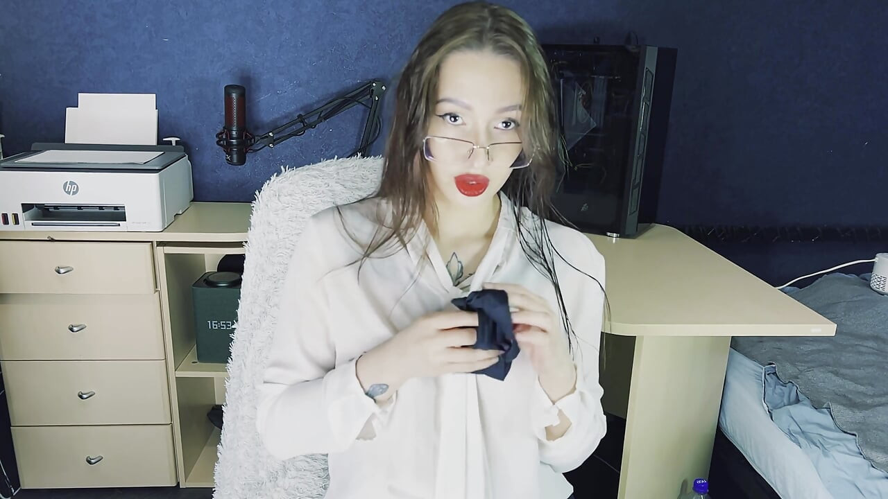 Sexuální instruktor učí šukání análu a kundičky a stříkání mrdky