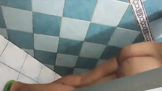 Baldızımla yalnız olmayı seviyorum çünkü banyo yaparken onu izleyebilirim