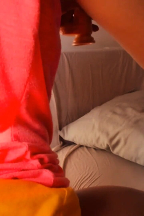 Eboni igra sa pičkom