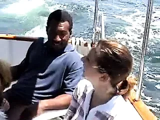 船上的大跨人种