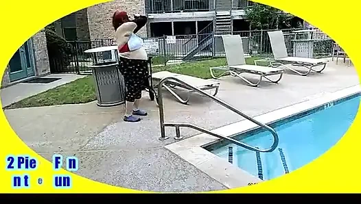 Krankenschwester Vicki trägt neues 2-stück und hat spaß in der sonne teil 1