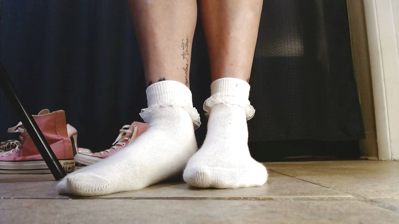 Bílé ruffled ponožky Růžové Prohýbací tenisky Škádlení