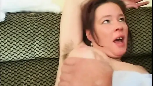 Милфу с красивыми сиськами трахнул и камшот в рот зрелый член