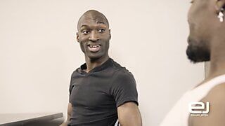 Edwardjames - gut bestückter schwarzer Sportler spritzte nach wildem Sex ab