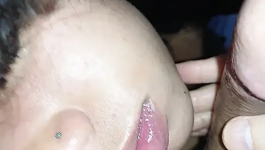 Yüzüne boşalma, bu kaltağın güzel yüzüne boşalma