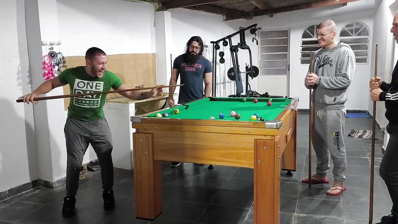 Me, Carmona, Opaido Carmona and Viking de Taubaté started a game of pool naked