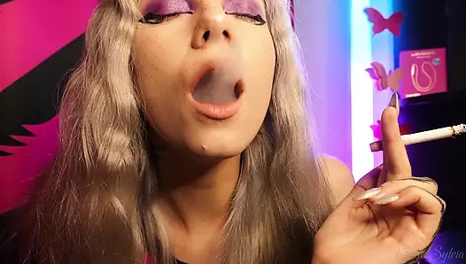 Sexy Teen Smoking a Cigarette and Shaking Her Tits!