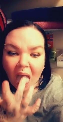 Licking my pussy off fingers