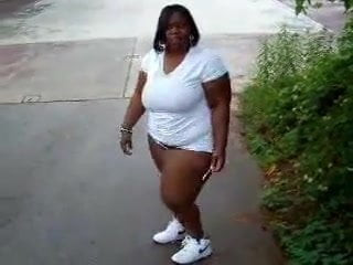 black bbw exibe
