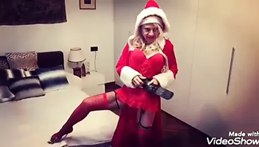 Lisa Monti la pornodiva vestita sa Babbo Natale gioca