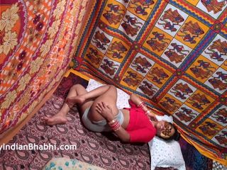 Indische Stiefmutter Simran verzweifelt nach großem Schwanz für ihre Muschi