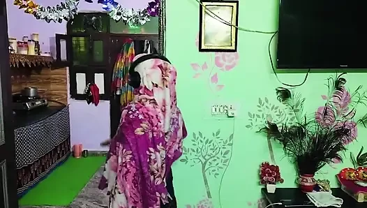 Я трахаю свою индийскую дези Мауси, пока никого не дома